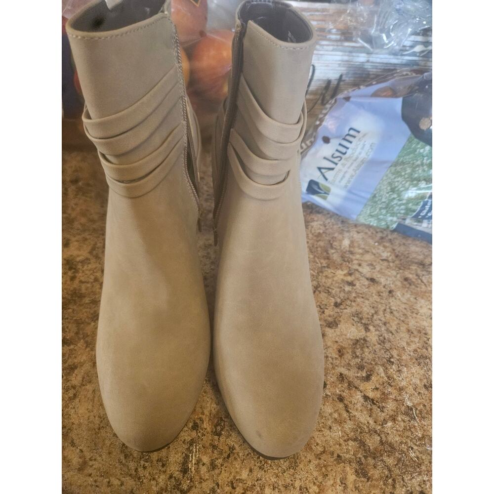 White Mountain Taupe Ankle Booties Women’s Size 11 Block Heel Side Zip NWT - Picture 2 of 6